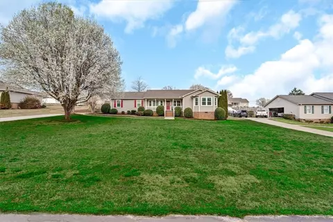 209 Meadow Ln, Easley, SC 29642 photo 8