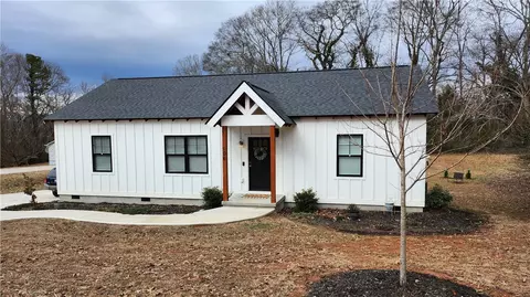 106 W Wesley St, Walhalla, SC 29691