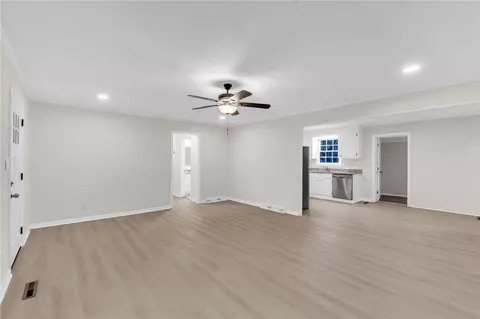 14 Thomas Dr, Williamston, SC 29697 photo 5