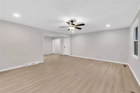 14 Thomas Dr, Williamston, SC 29697 photo 4
