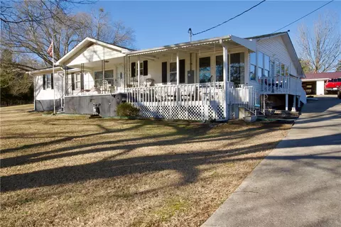 320 E Honea Dr, Seneca, SC 29678