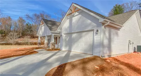 103 Tulip Dr, Walhalla, SC 29691 photo 2