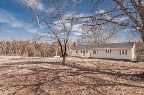 572 Edinburgh Ln, Easley, SC 29640