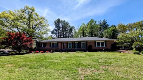 103 Lakeside Dr, Walhalla, SC 29691