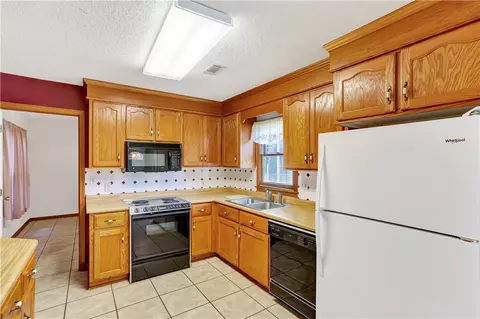 552 Norman Dr, Easley, SC 29640 photo 9