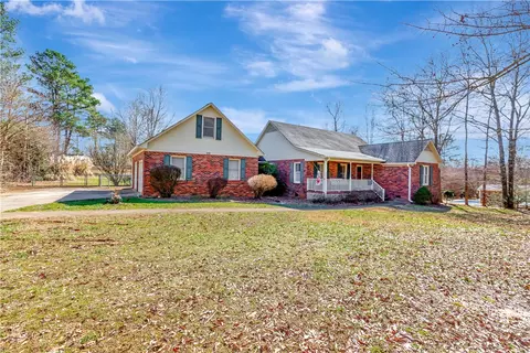 552 Norman Dr, Easley, SC 29640 photo 2