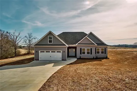 1517 Hendon Dr, Walhalla, SC 29691