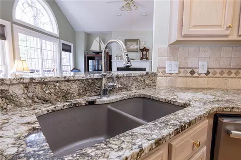 418 E Waterside Dr, Seneca, SC 29672 photo 14