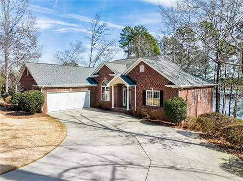 418 E Waterside Dr, Seneca, SC 29672 photo 2