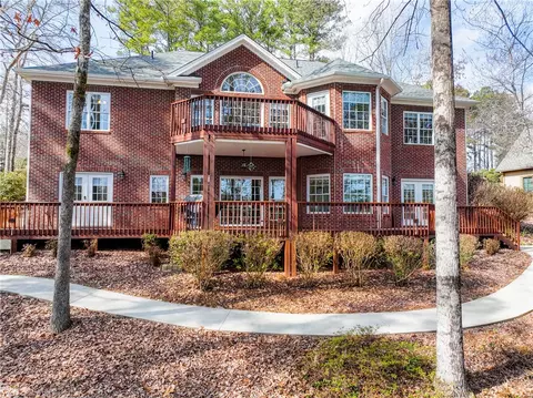 418 E Waterside Dr, Seneca, SC 29672 photo 9