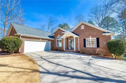 418 E Waterside Dr, Seneca, SC 29672 photo 1