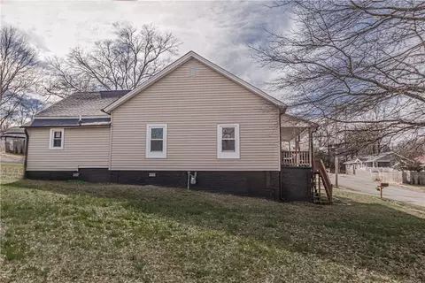 816 E A Ave, Easley, SC 29642 photo 4