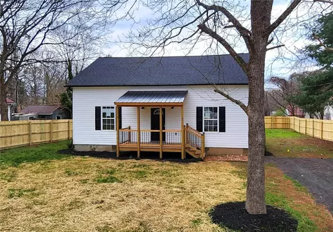 7 E Fourth St, Williamston, SC 29697 photo 2
