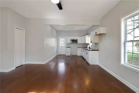 7 E Fourth St, Williamston, SC 29697 photo 5