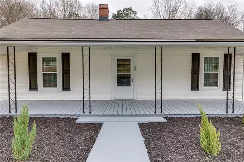 207 Aiken St, Central, SC 29630 photo 4