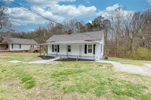 207 Aiken St, Central, SC 29630 photo 2