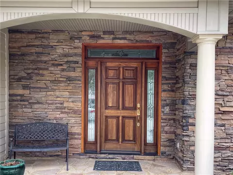 228 S Summit Dr, Seneca, SC 29672 photo 3