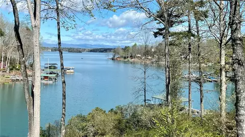 228 S Summit Dr, Seneca, SC 29672 photo 1