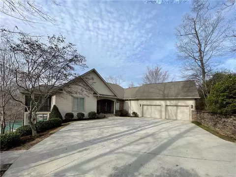 228 S Summit Dr, Seneca, SC 29672 photo 2