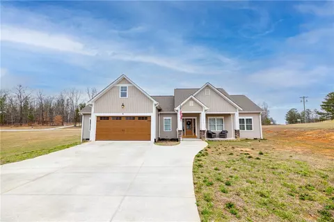 1512 Hendon Dr, Walhalla, SC 29691