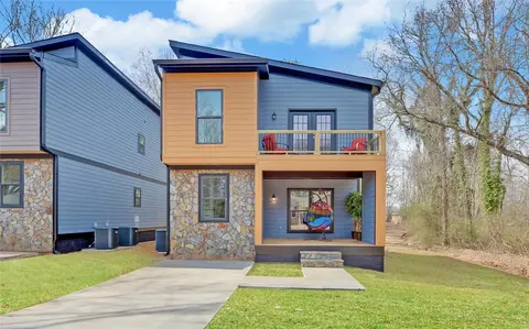 18 Crestwood Dr, Hartwell, GA 30643