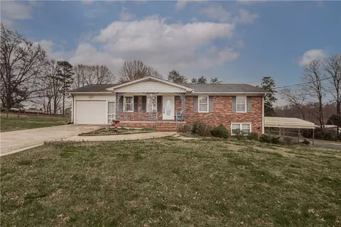 301 Sunset Dr, Easley, SC 29640 photo 1