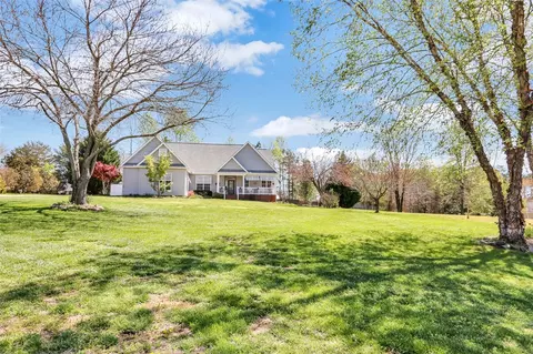 116 Falcons View Ct, Walhalla, SC 29691