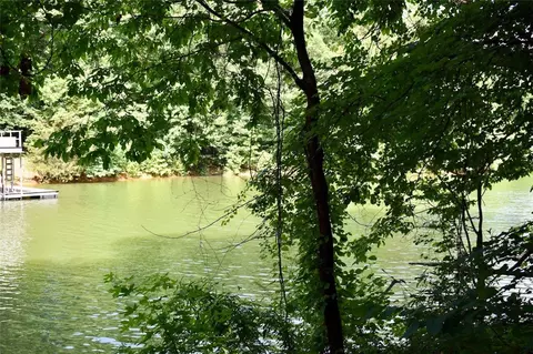 28 Knottywood Dr, Lavonia, GA 30553