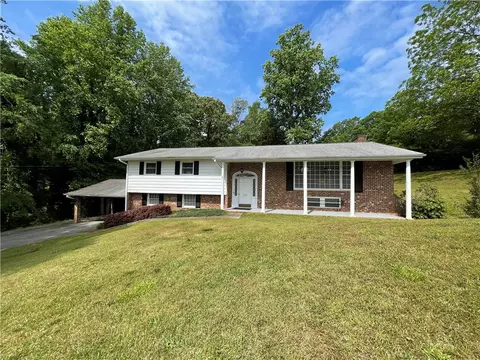 300 Thomas Ln, Central, SC 29630
