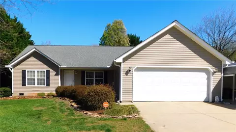 102 Viking Dr, Greer, SC 29651 photo 1