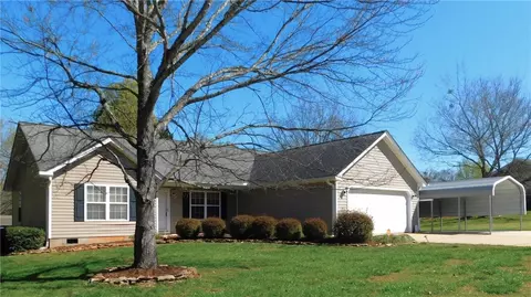 102 Viking Dr, Greer, SC 29651 photo 3