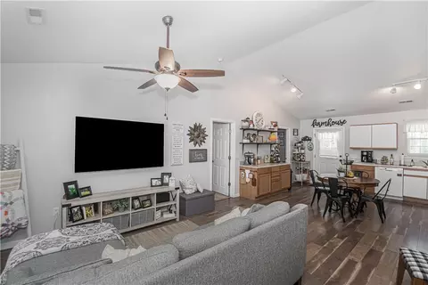 112 Crest Ln, Easley, SC 29640 photo 10
