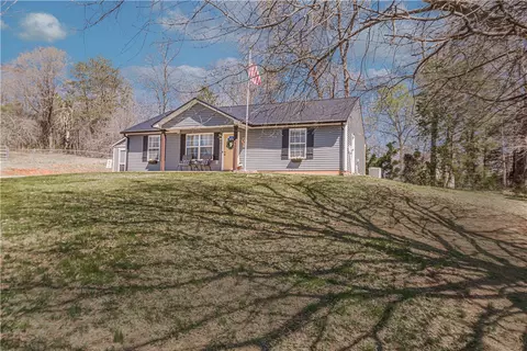 112 Crest Ln, Easley, SC 29640 photo 3