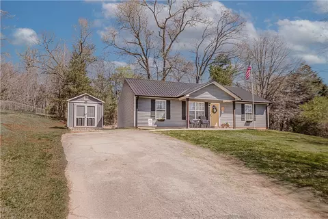 112 Crest Ln, Easley, SC 29640 photo 2