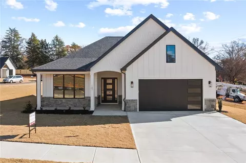 101 Selby Dr, Clemson, SC 29631