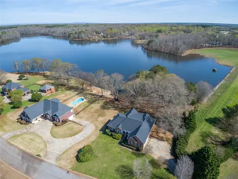 202 Waterfront Dr, Williamston, SC 29697 photo 4