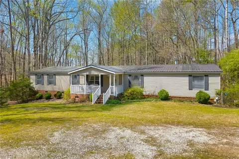 104 S Port Bass Dr, Fair Play, SC 29643