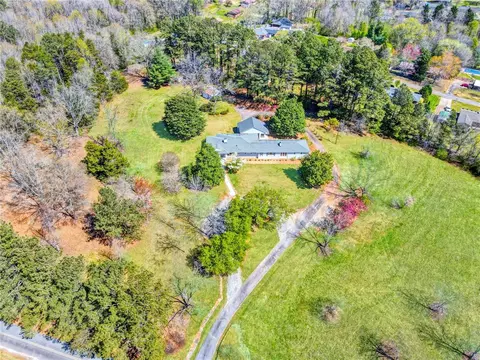 218 Yeoman Dr, Easley, SC 29640 photo 2