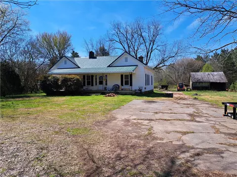 410 Rankin Dr, Seneca, SC 29678
