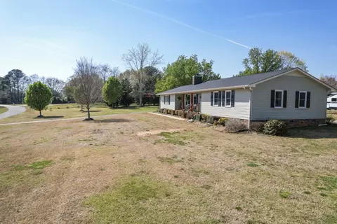 200 Evans Dr, Central, SC 29630 photo 2