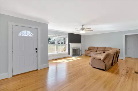 16 E Washington Cir, Honea Path, SC 29654 photo 3
