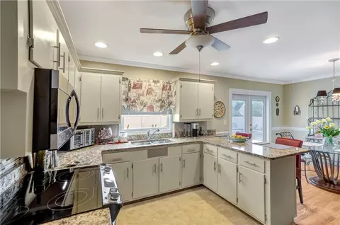 304 Shadow Ln, Seneca, SC 29678 photo 6