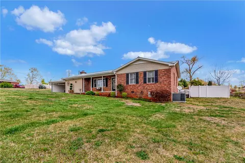 304 Shadow Ln, Seneca, SC 29678 photo 3