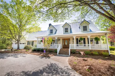 310 Stratford Dr, Seneca, SC 29678