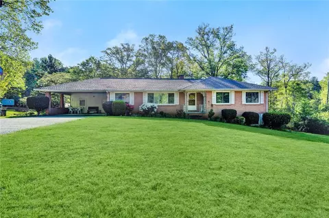 305 S Lovingood Ave, Walhalla, SC 29691