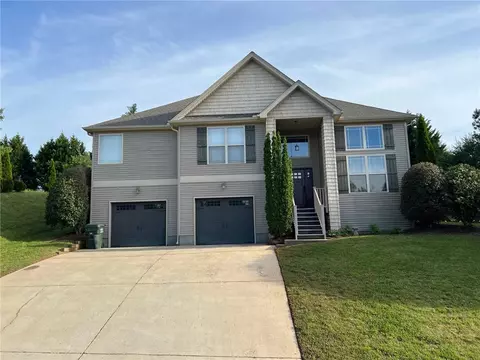 152 Faulkner Cir, Greer, SC 29651
