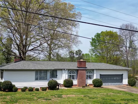 122 Cliffside Dr, Greer, SC 29651