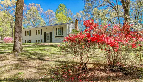 195 Tree Top Ln, Walhalla, SC 29691