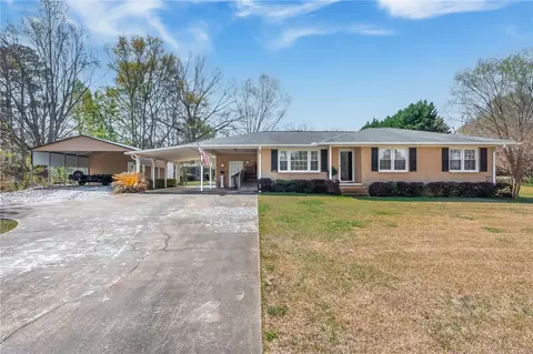 300 Pine Forest Dr, Belton, SC 29627