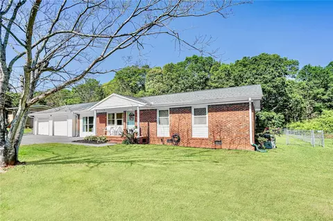 1207 Oak Dr, Pendleton, SC 29670